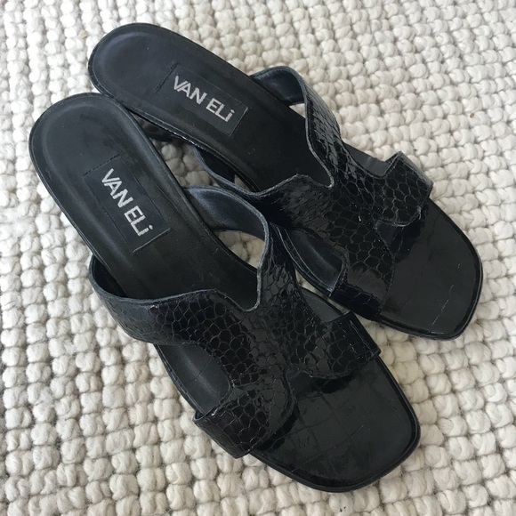 low heel vaneli sandals